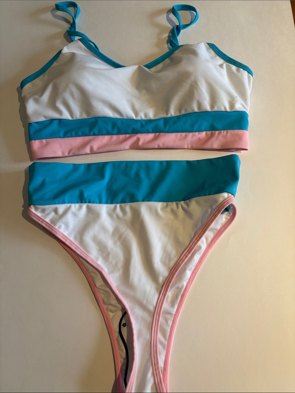 Women’s NWOT retro style bikini. Size Medium